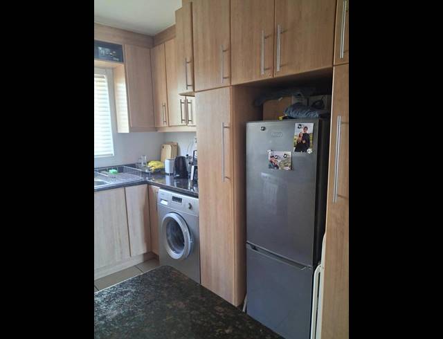 2 BEDROOM PROPERTY TO RENT IN VREDEHOEK